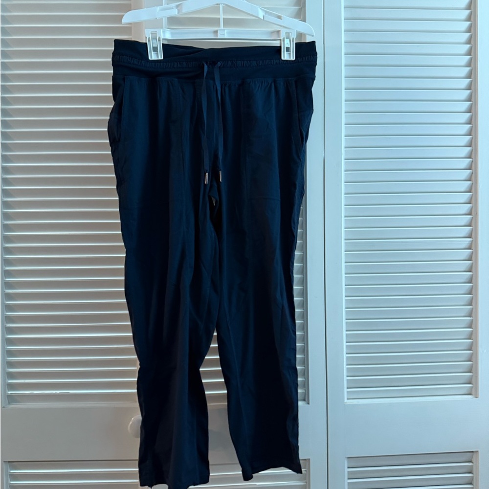 NAVY Lululemon Studio Pants cropped never worn